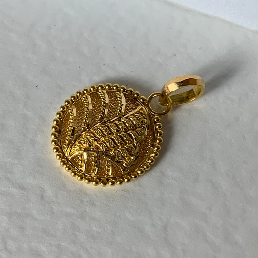 22ct gold round pendant | 19mm