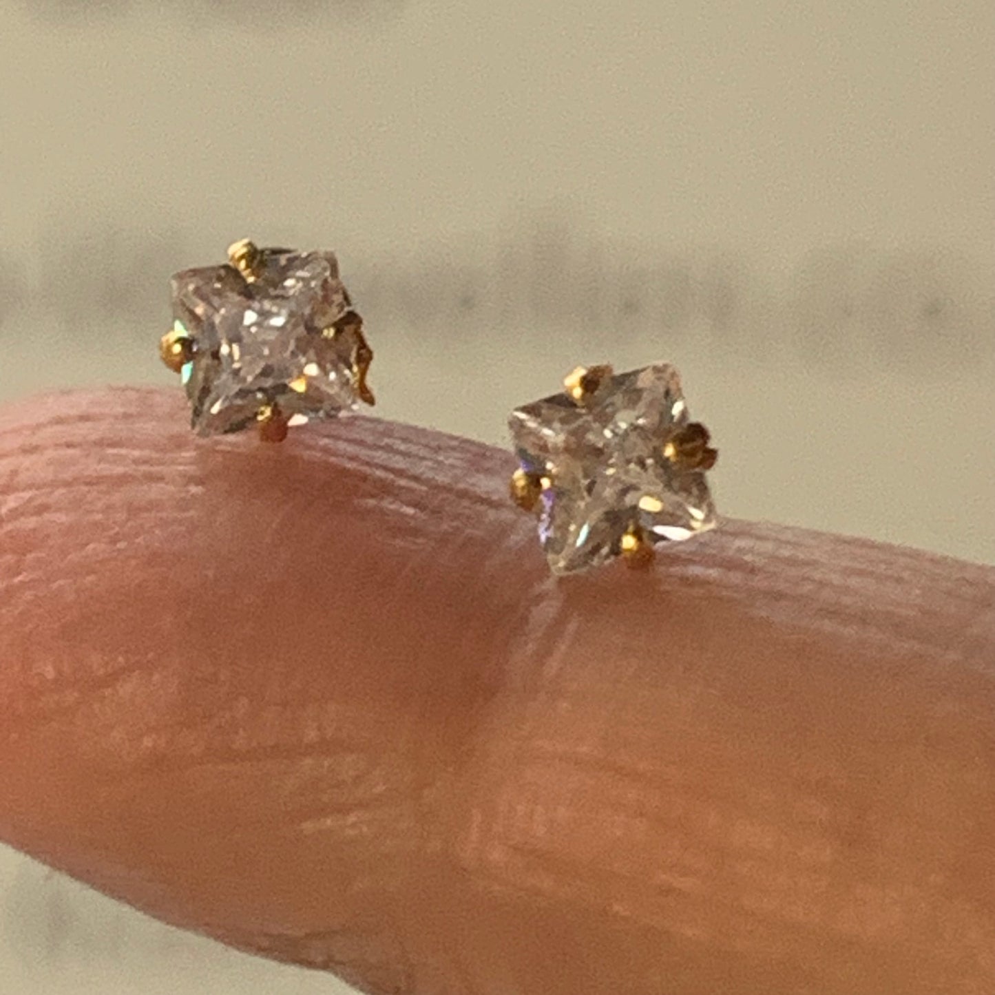 18ct Gold Square Stud Pair | 4mm