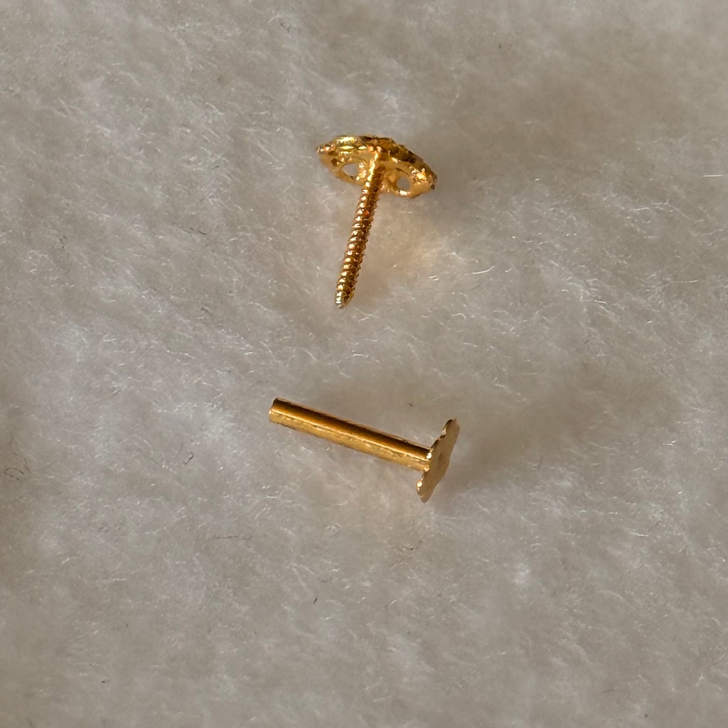 Aabha | 18ct gold stud
