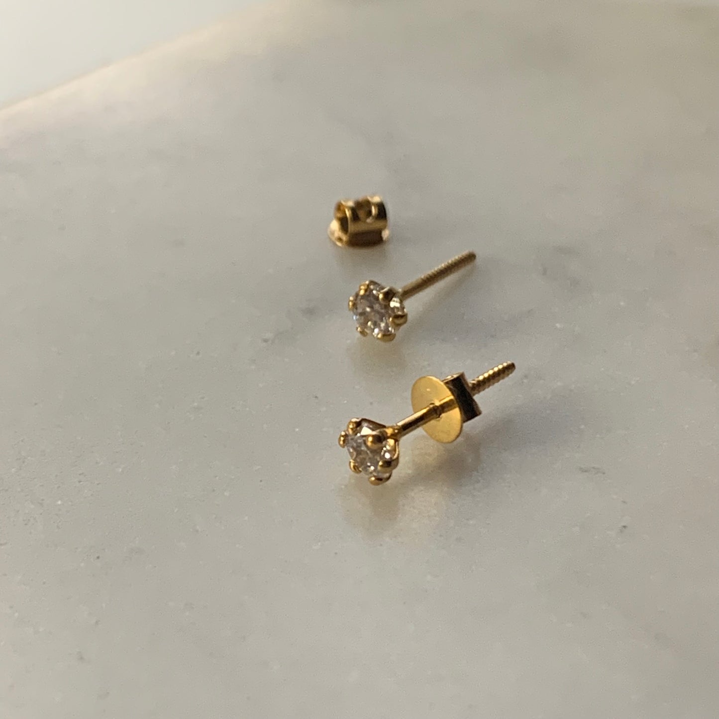18ct gold small stud pair | 4mm