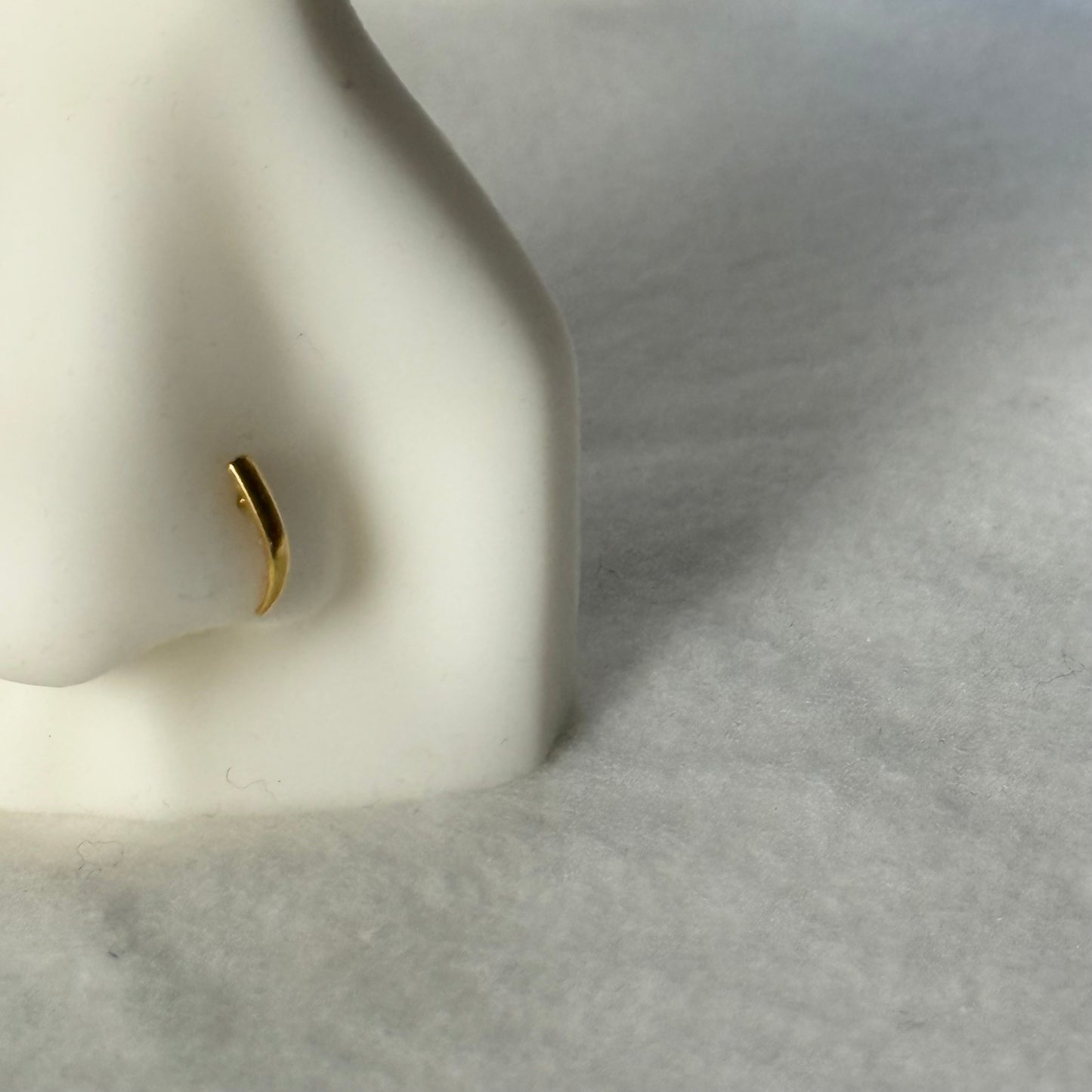 Crescent, 18ct gold plain stud