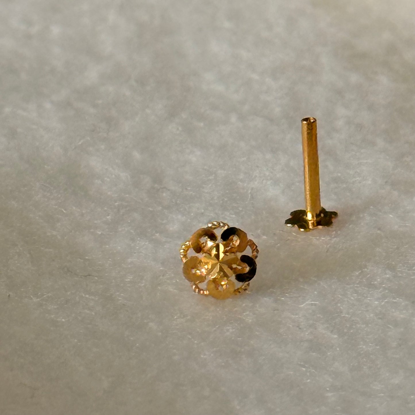 Aabha | 18ct gold stud