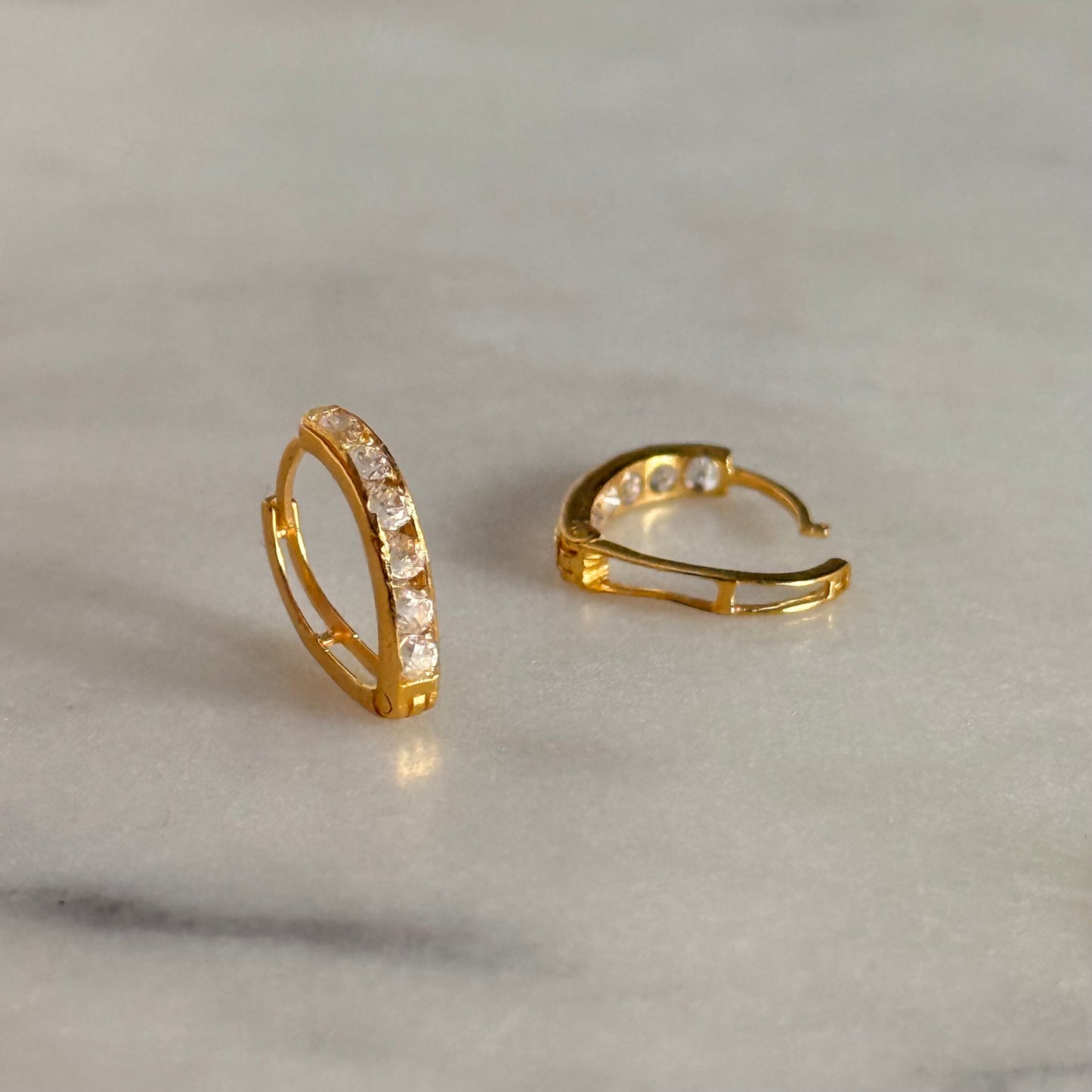 Sweetheart Huggies, 18ct | 8.5mm