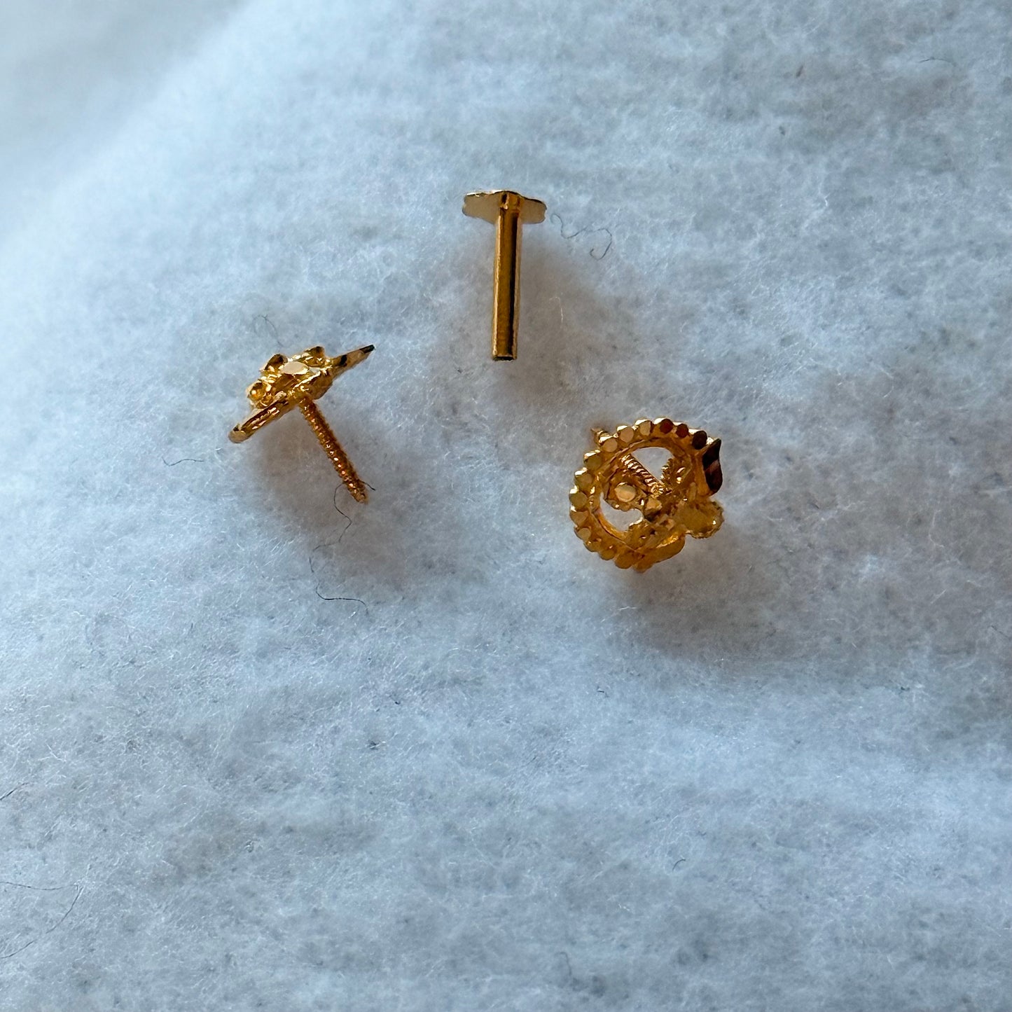 Blossom | 18ct gold studs