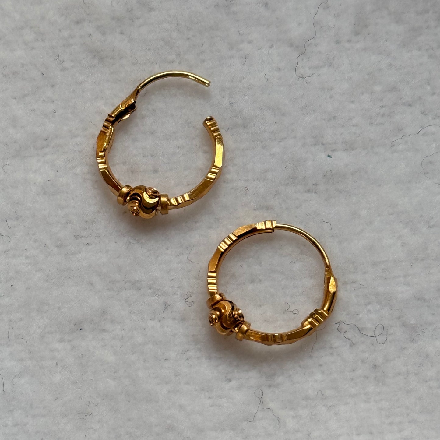 22ct gold hoop | 10mm (small)