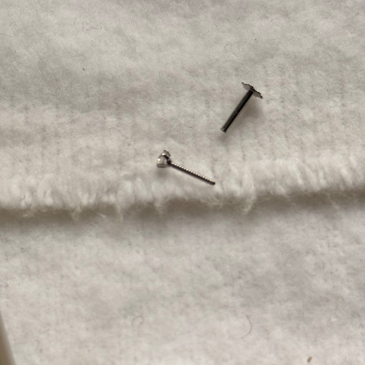 18ct White Gold Stud with cz| 2mm