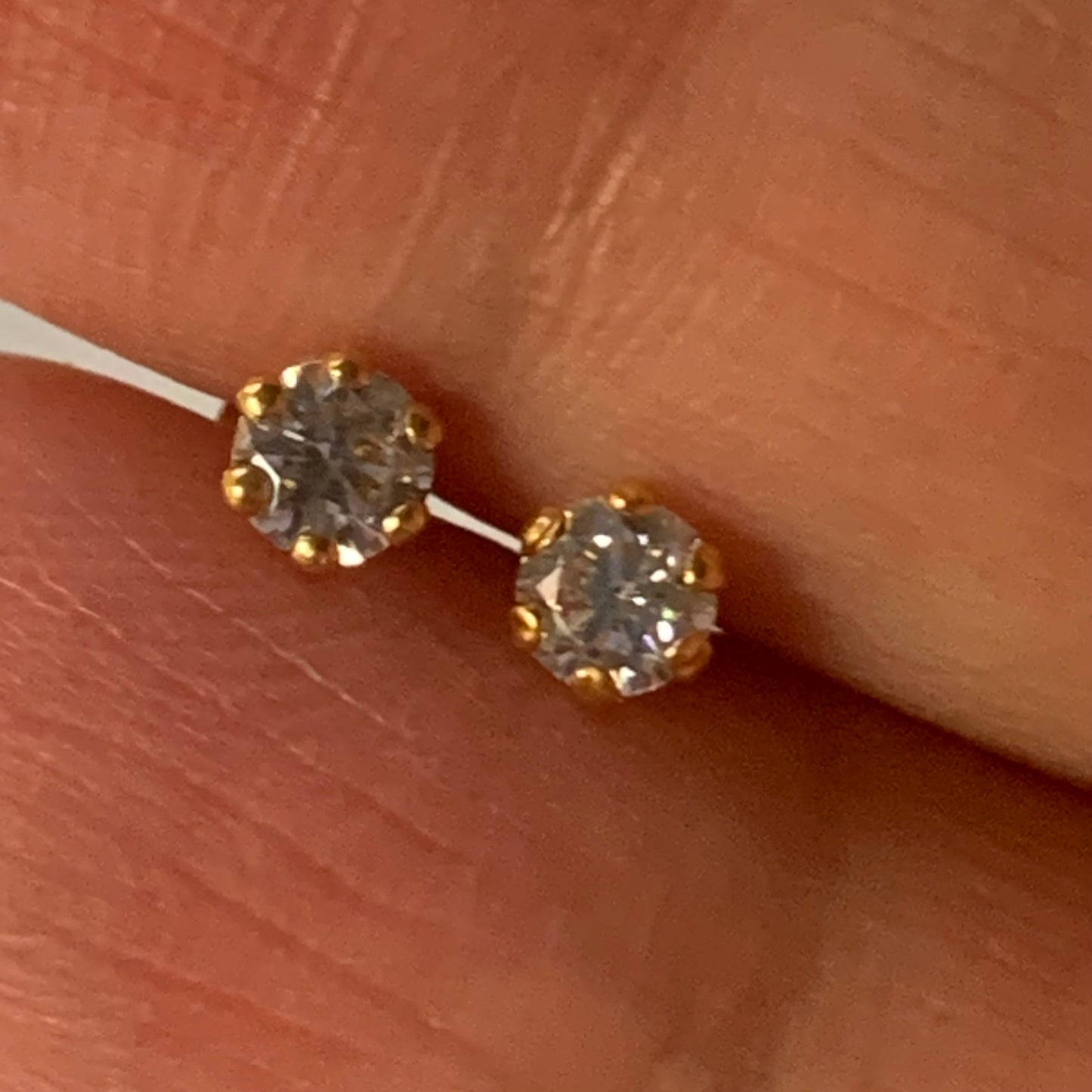 18ct gold small stud pair | 4mm