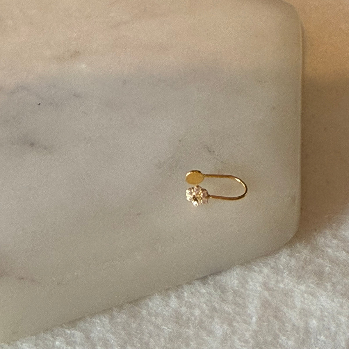 18ct gold floral stud (no piercing required)
