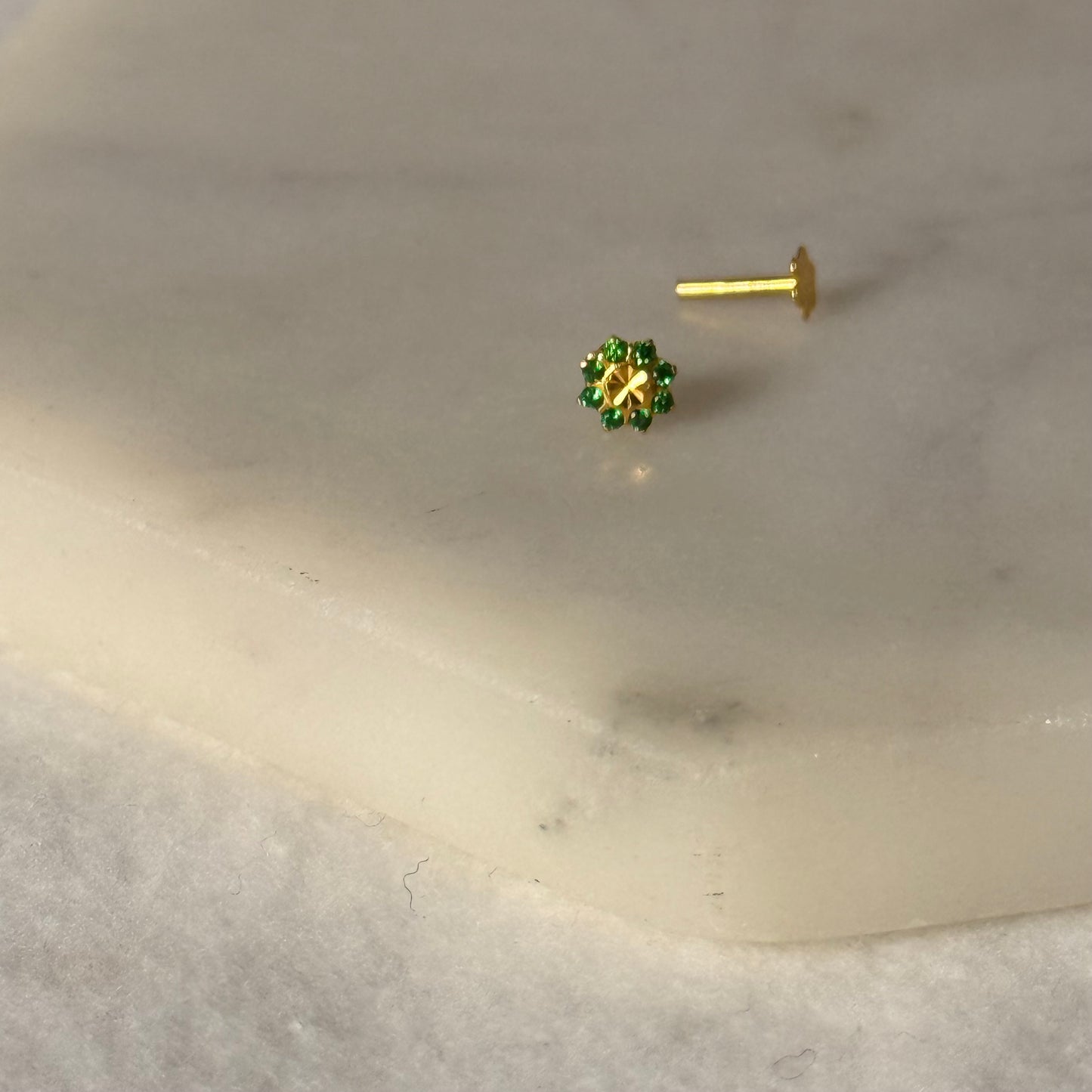 Emerald, 18ct  gold | 4mm