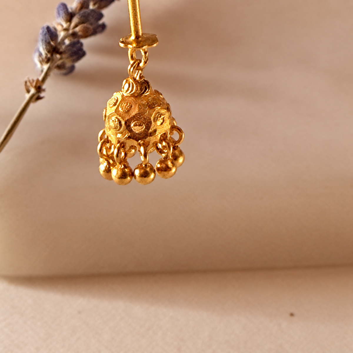 Autumnal | 18ct Gold - Jumka (Forward helix)