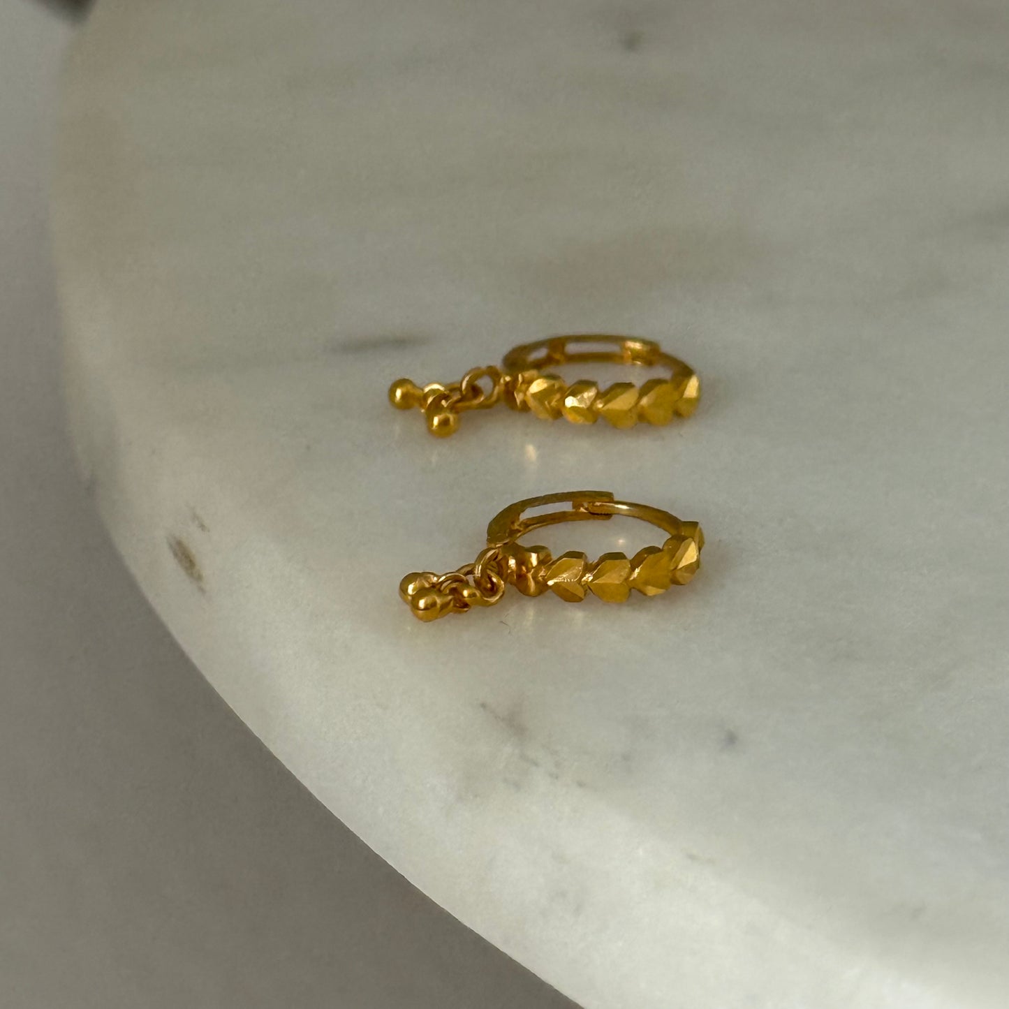 18ct gold Huggies pair | 8mm