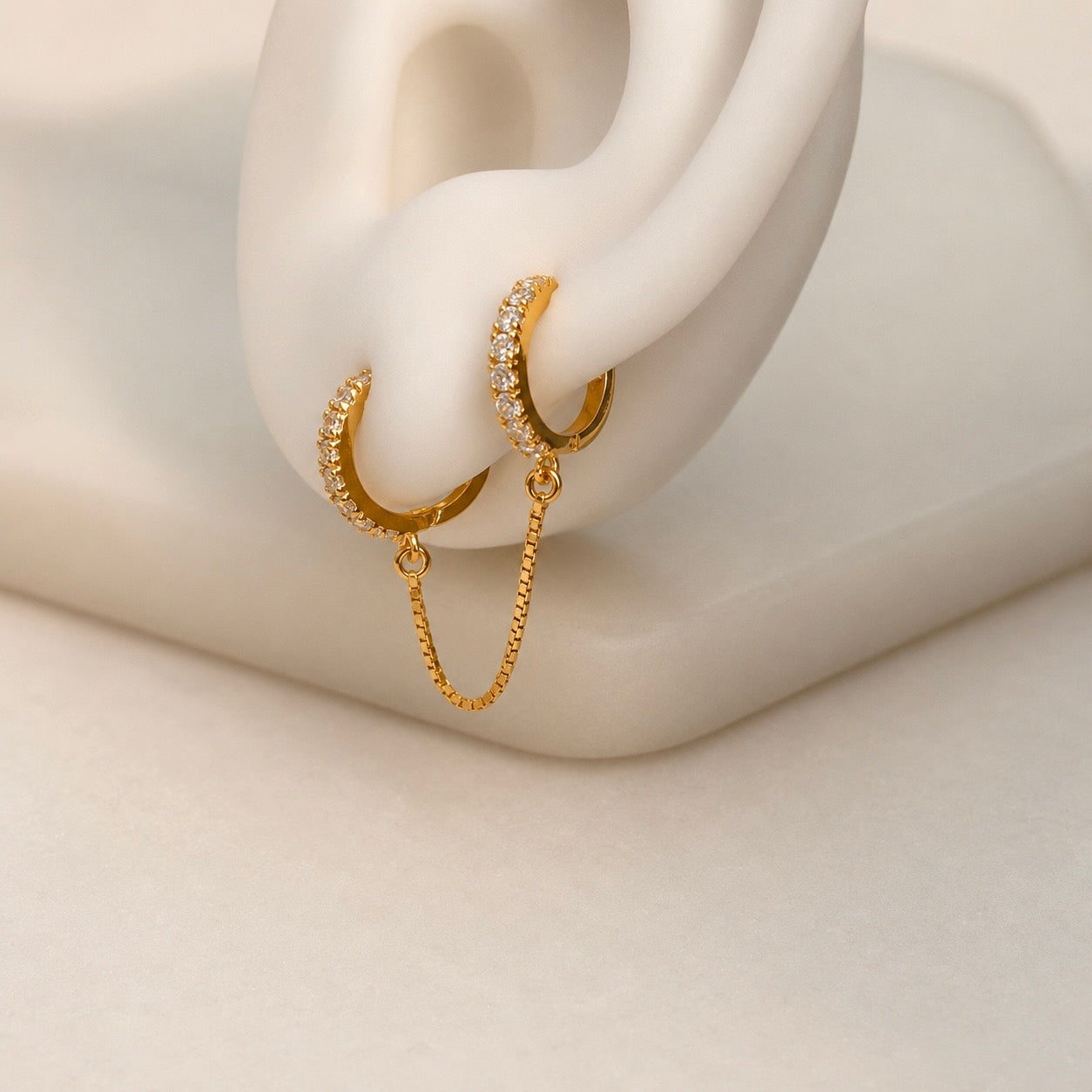 Autumnal | Saranghi double chain 7.5mm huggies, (18ct)