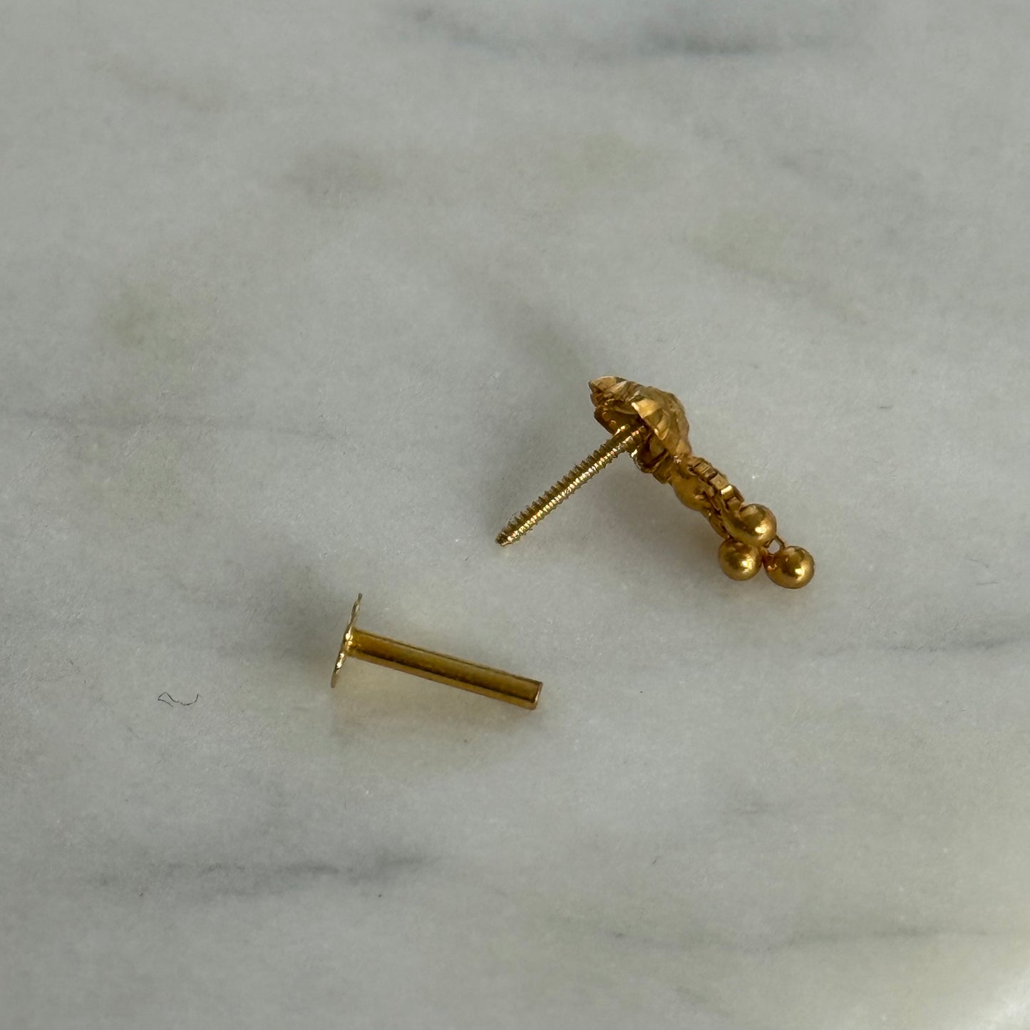 14ct gold single dangly stud