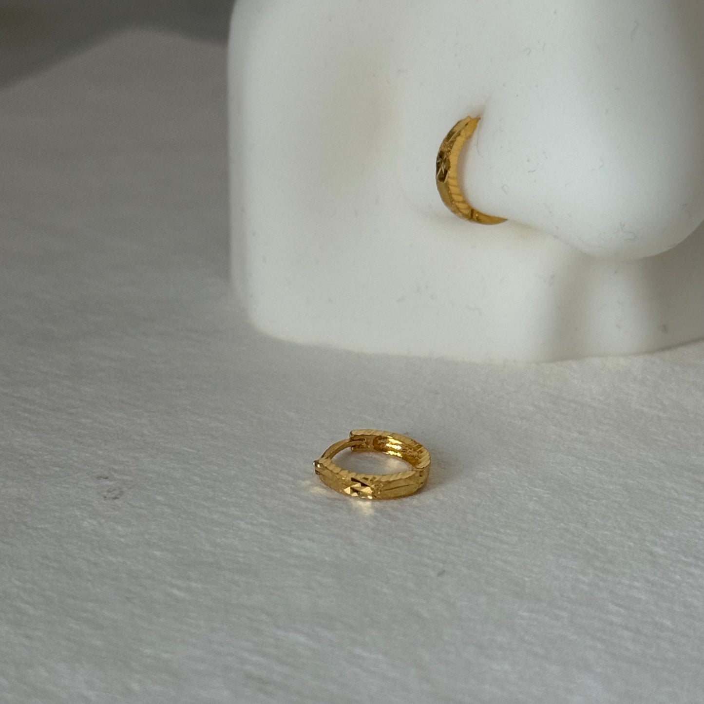 18ct gold intricate hoop | 7mm