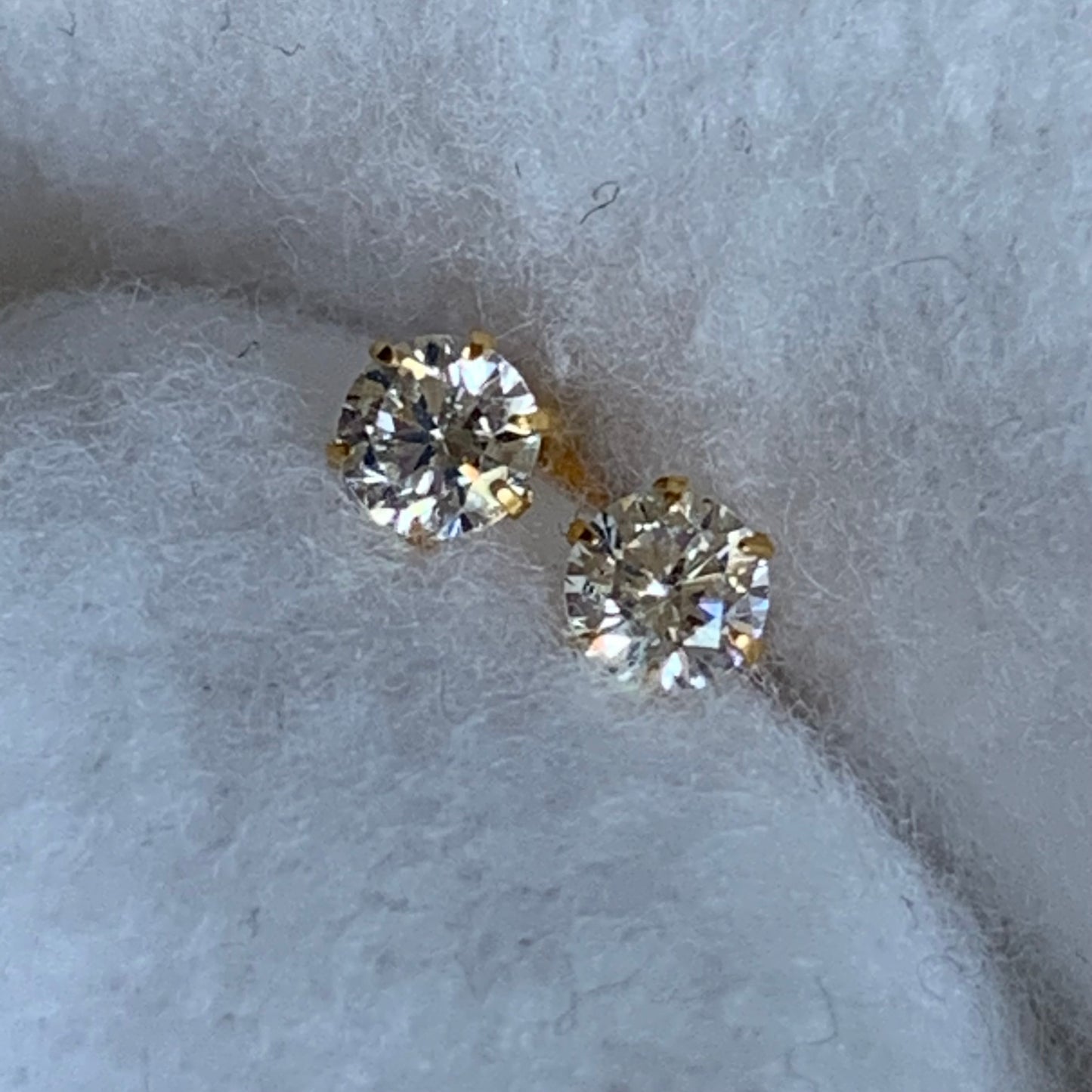 18ct Gold Stud Pair | 4mm