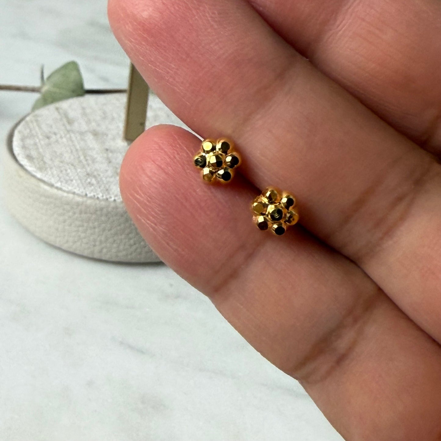 18ct gold flower stud pair | 5mm