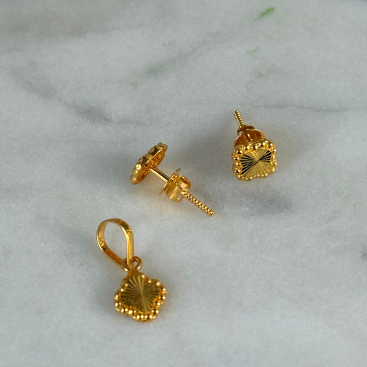Petite Clover pendant and studs (18ct)