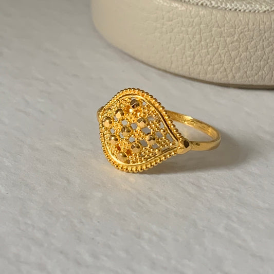 22ct gold intricate ring | L 1/2