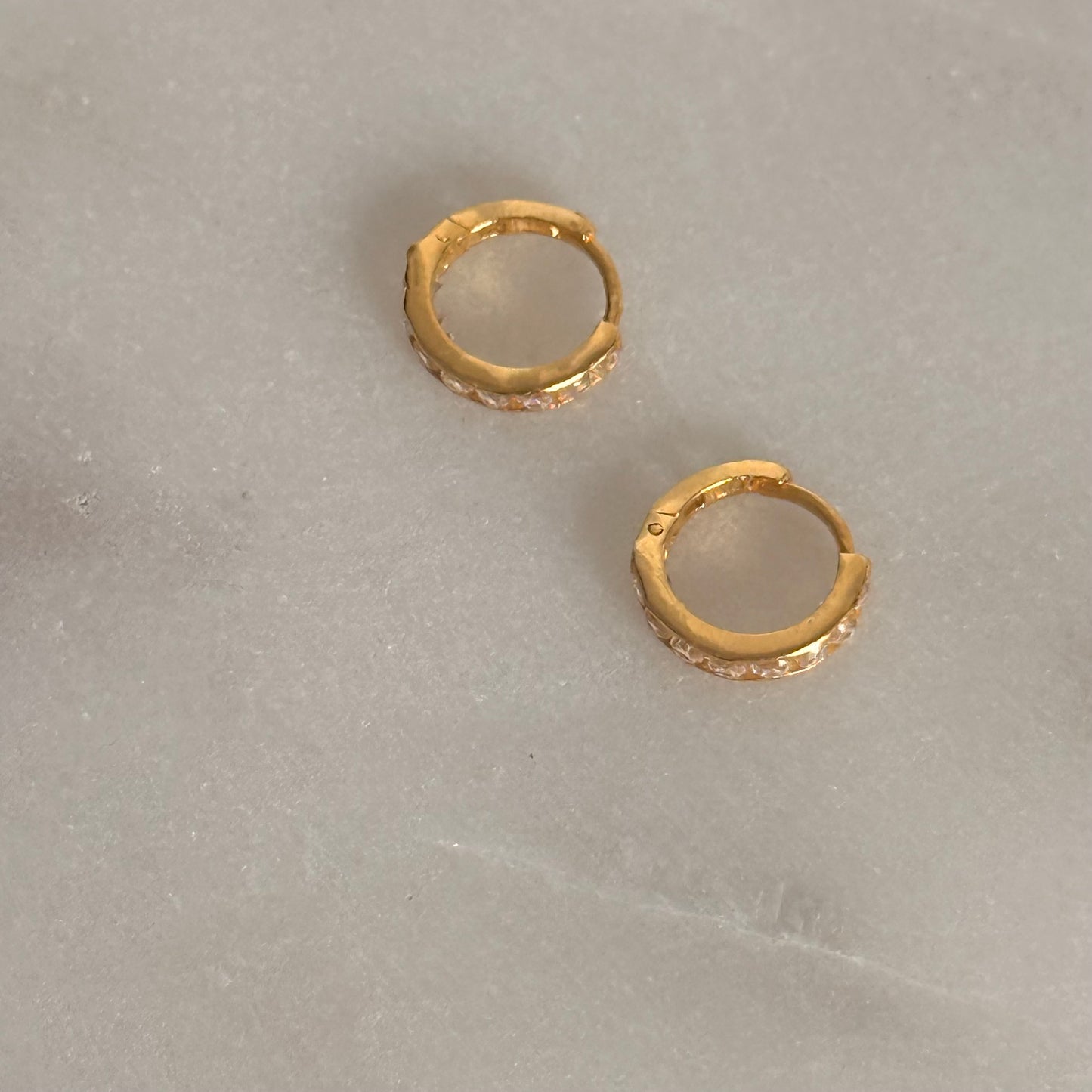 Hanna, 18ct gold Huggies | 7mm