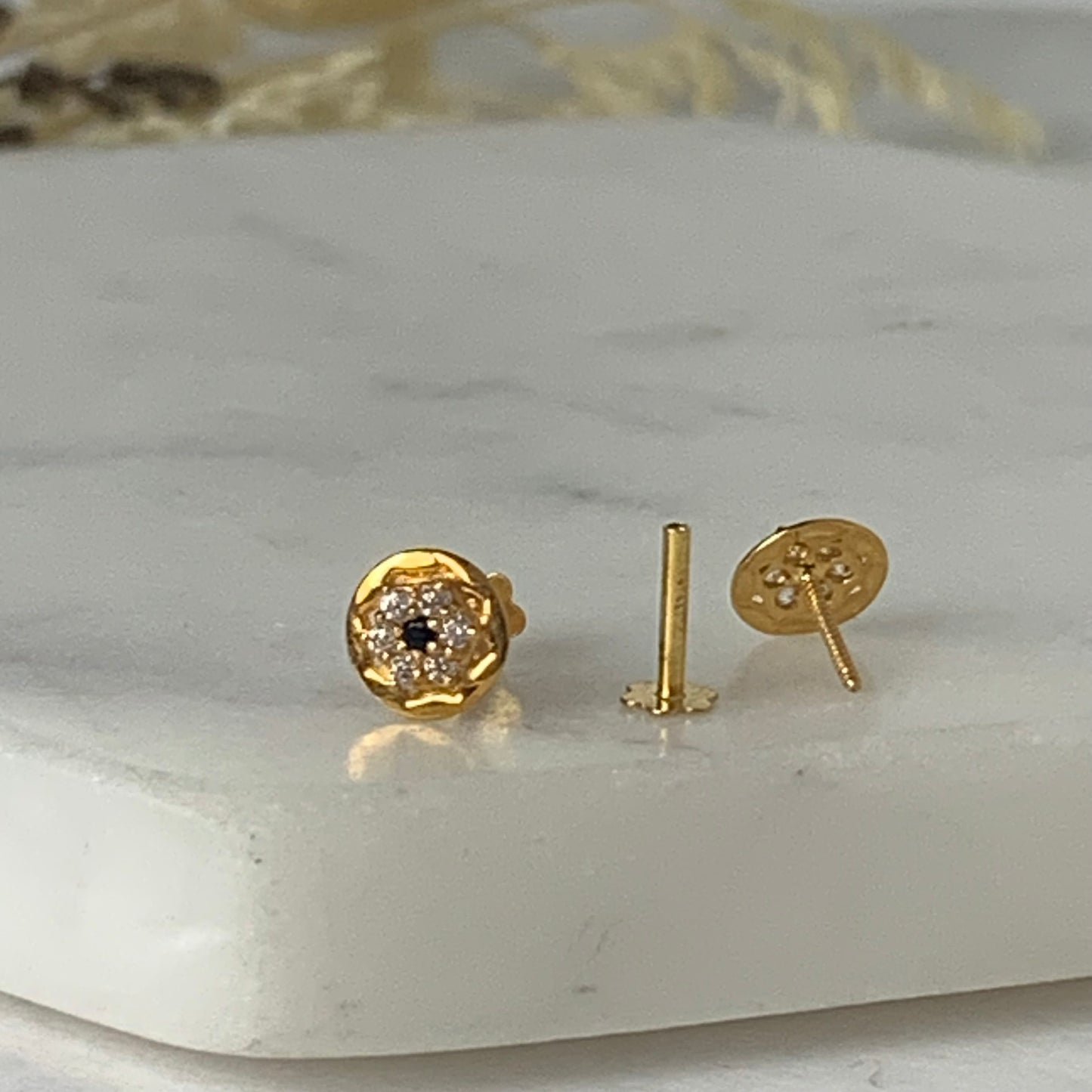 18 carat gold stud pair | 6mm