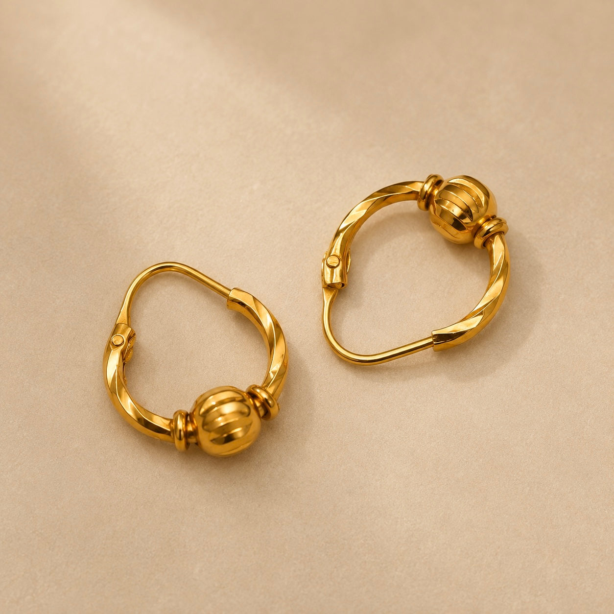 Pre-loved 22ct gold  gold small hoop pair