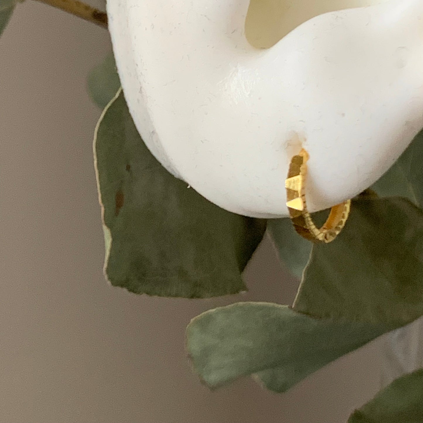 18ct Gold Huggies | 8mm