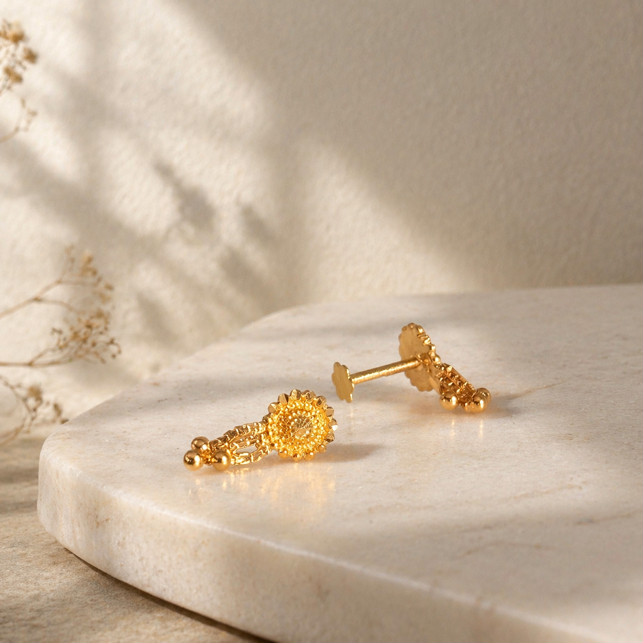 Yusra | 18ct gold flat back stud