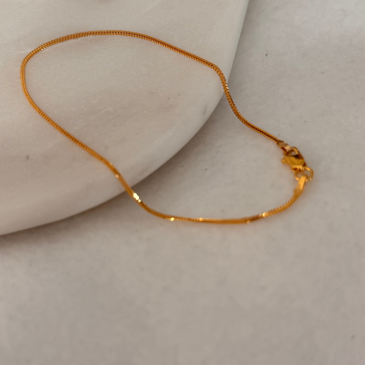 22ct gold minimal bracelet | 7.7 inch