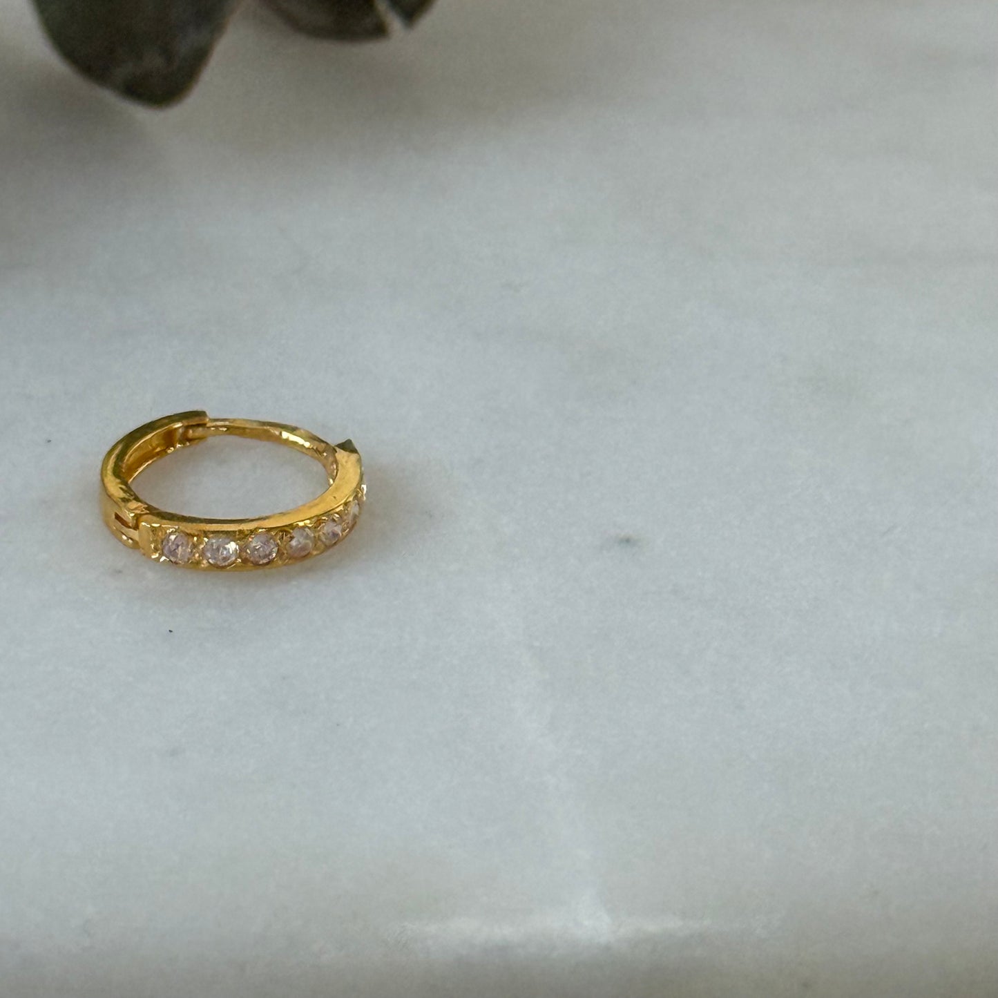 18ct gold cz single hoop | 8.5mm