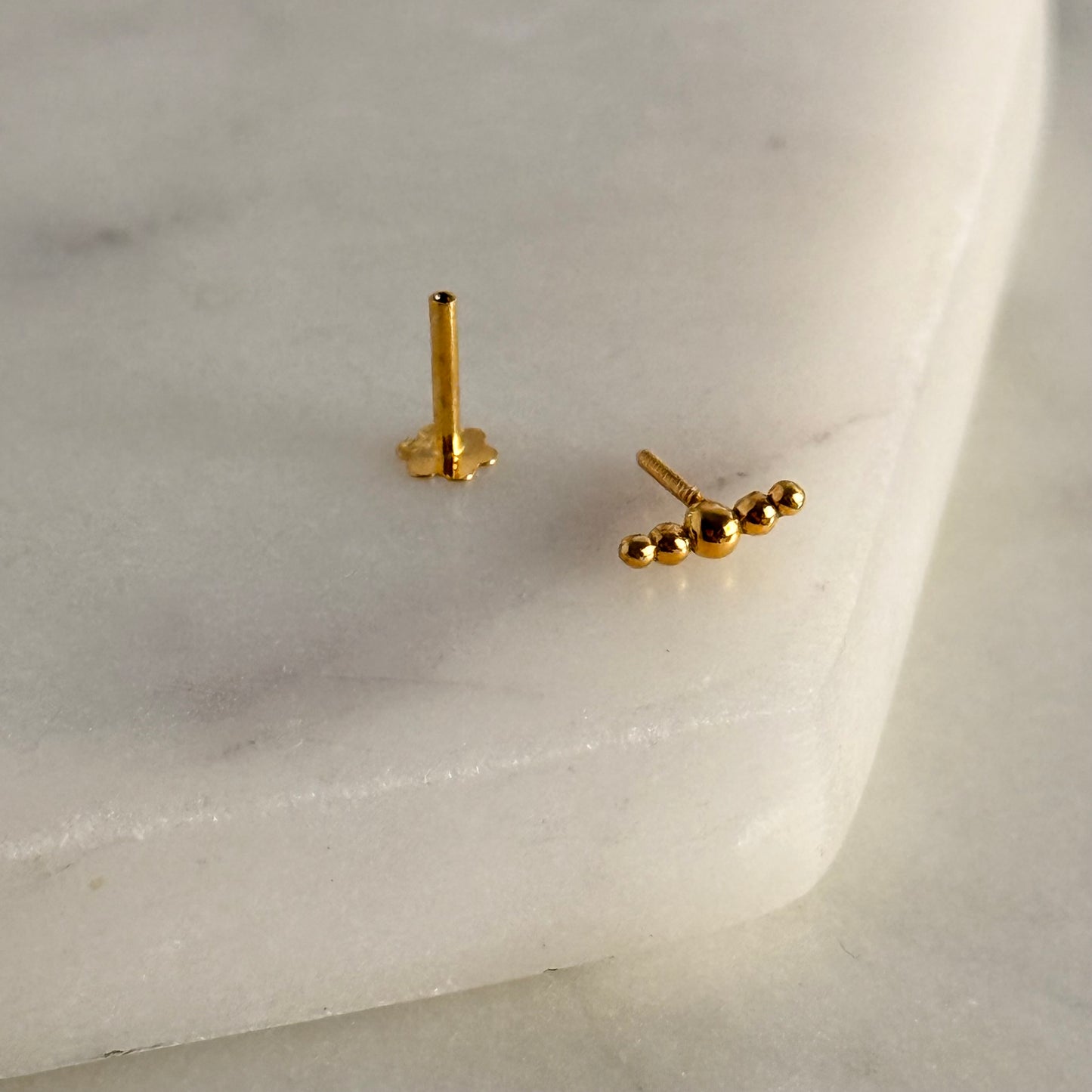 Dainty Ripple stud | 18ct gold