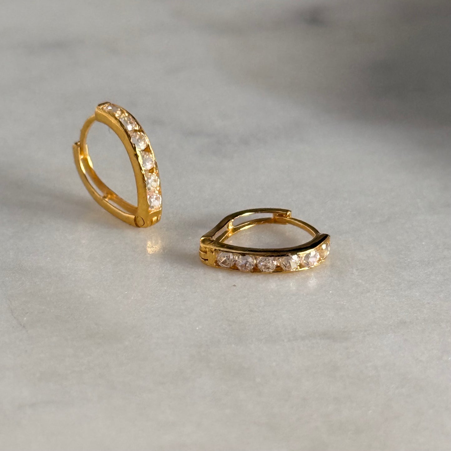 Sweetheart Huggies, 18ct | 8.5mm