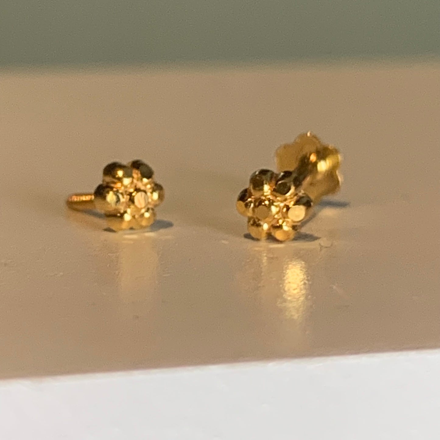 18ct Gold Flower Stud Pair | 3mm