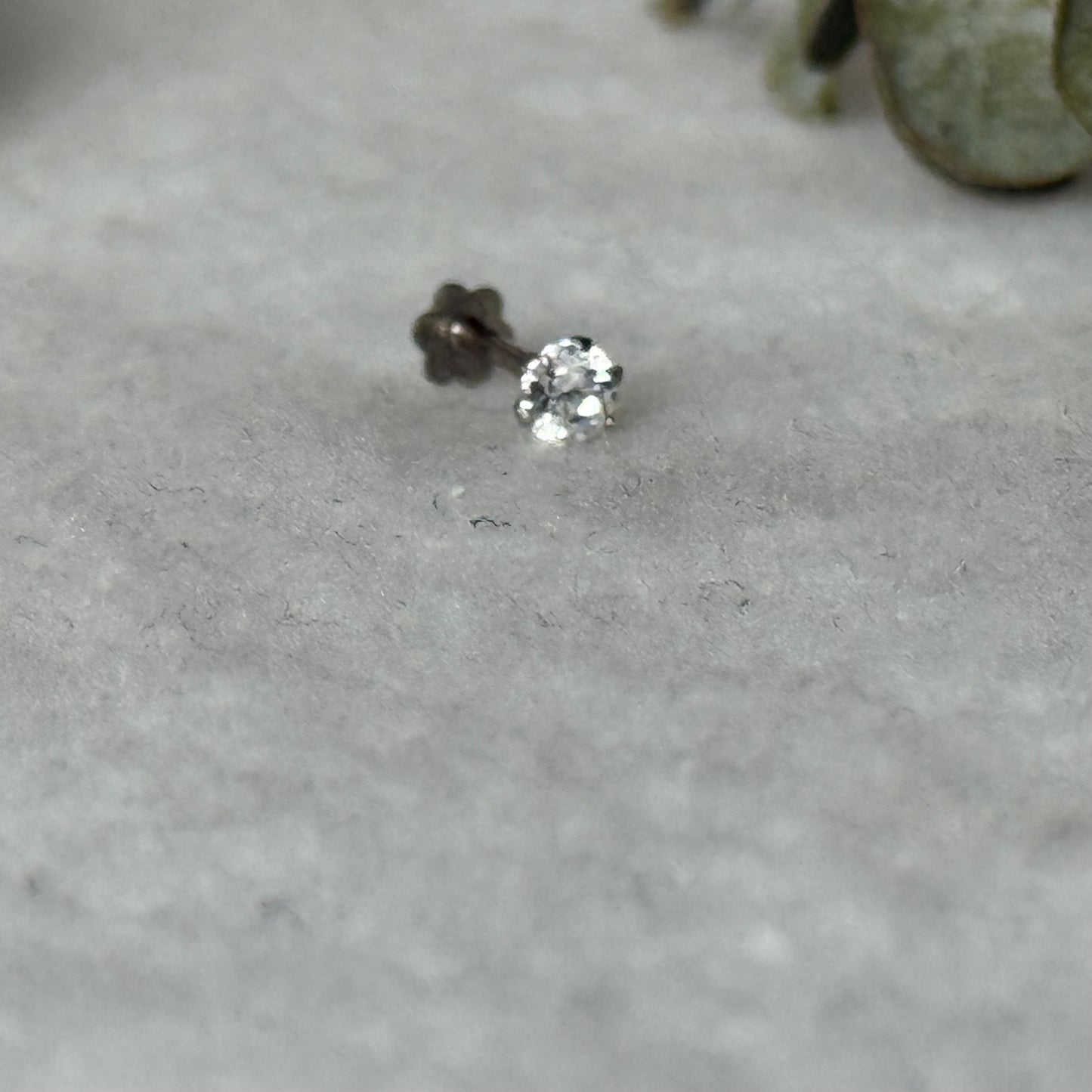 18ct white gold stud | 3mm