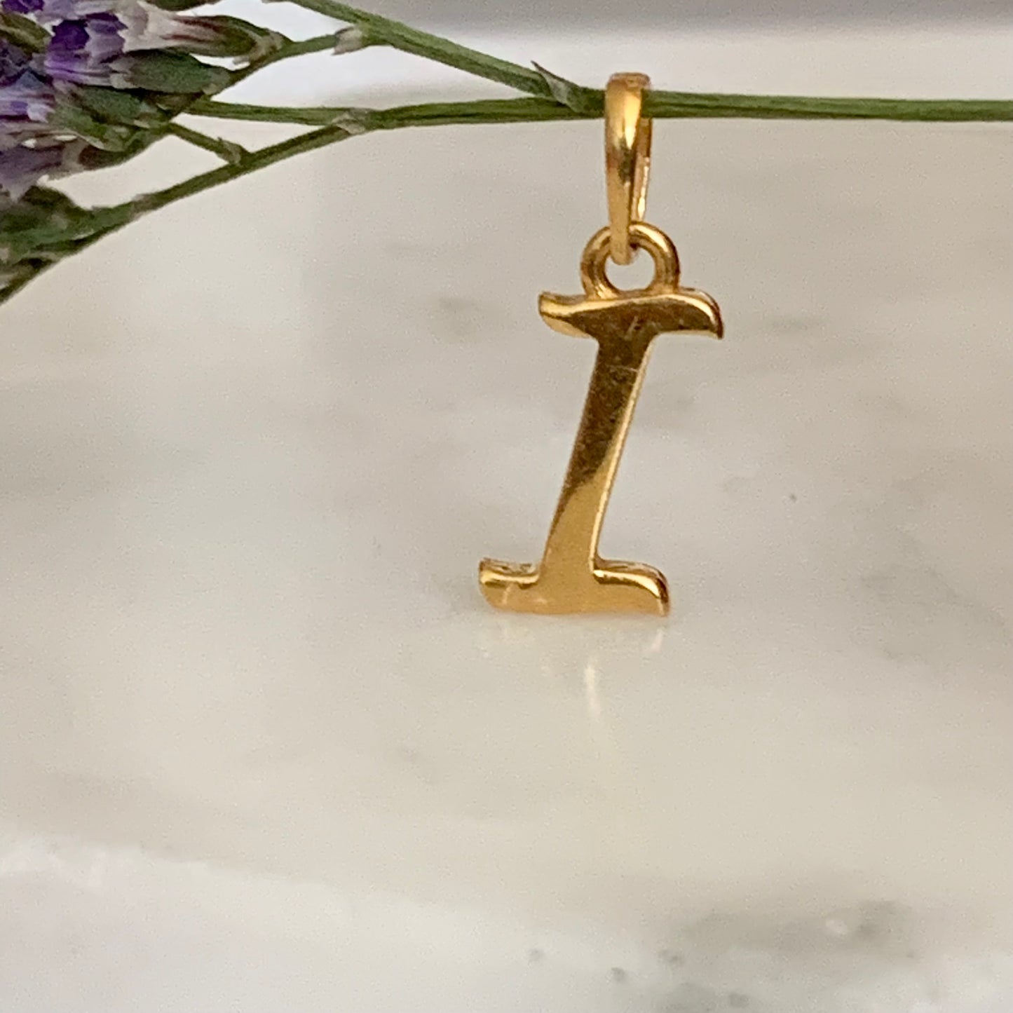 22ct Gold ‘i’ initial pendant