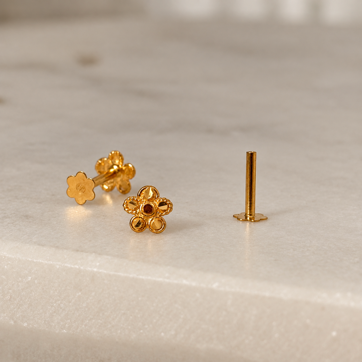 Golden Petal | 18ct Gold Stud (6mm)