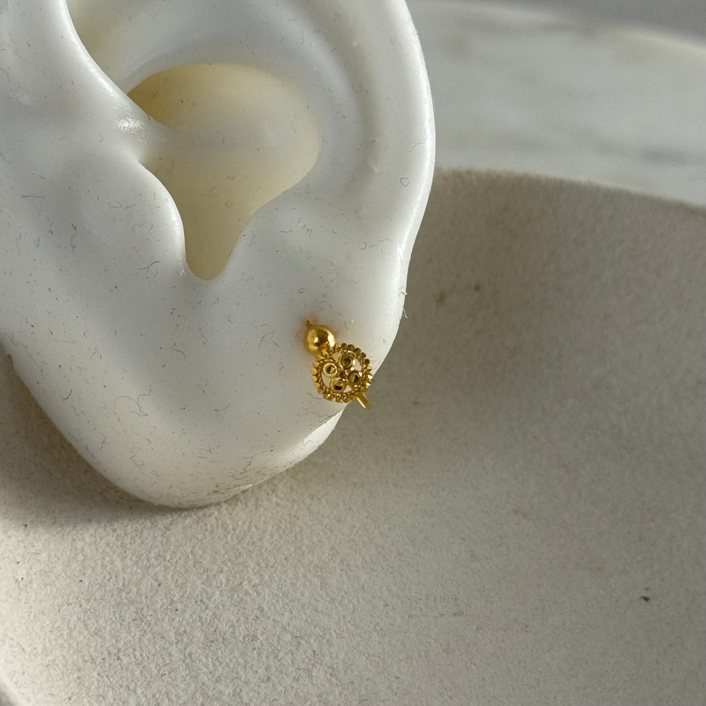 Naylah- 18ct gold hoop