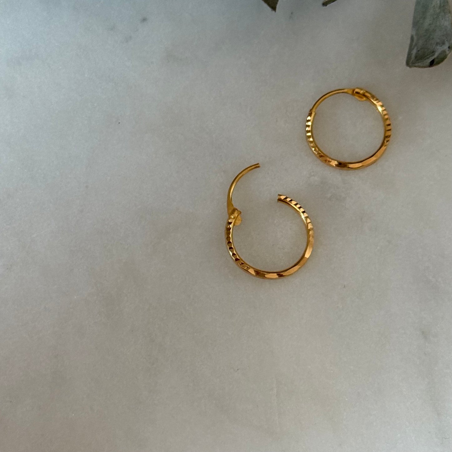 18ct gold hoop pair | small