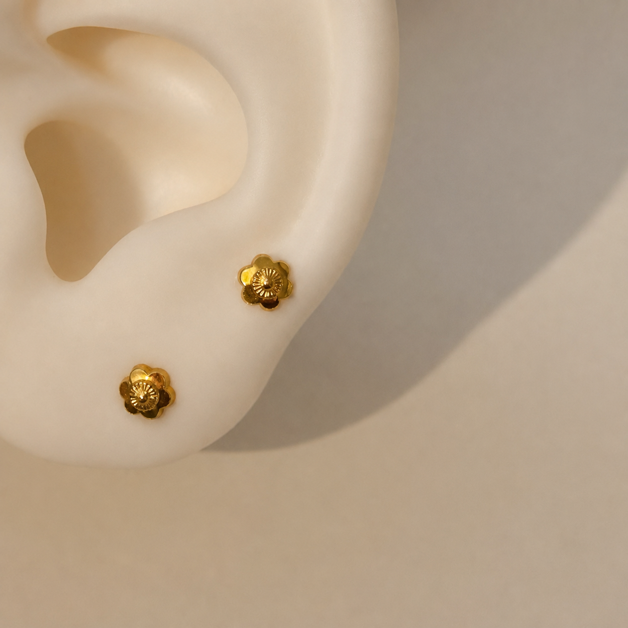 June | 18ct gold classic floral  gold floral stud | 4.5mm