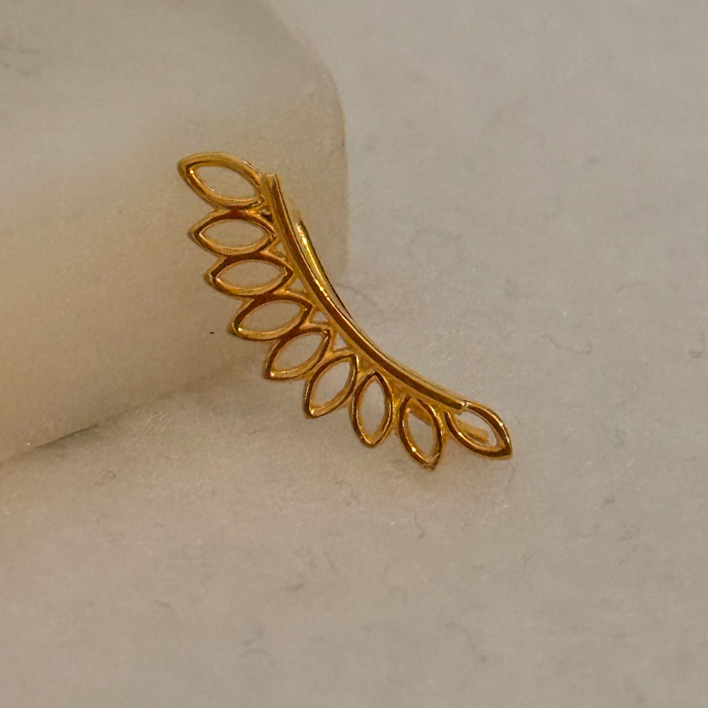 Autumnal | Vine, 18ct gold climber stud