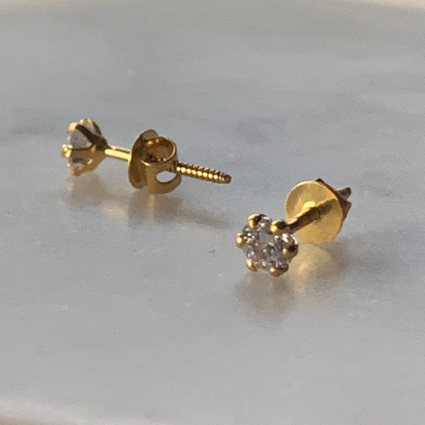 18ct gold small stud pair | 4mm