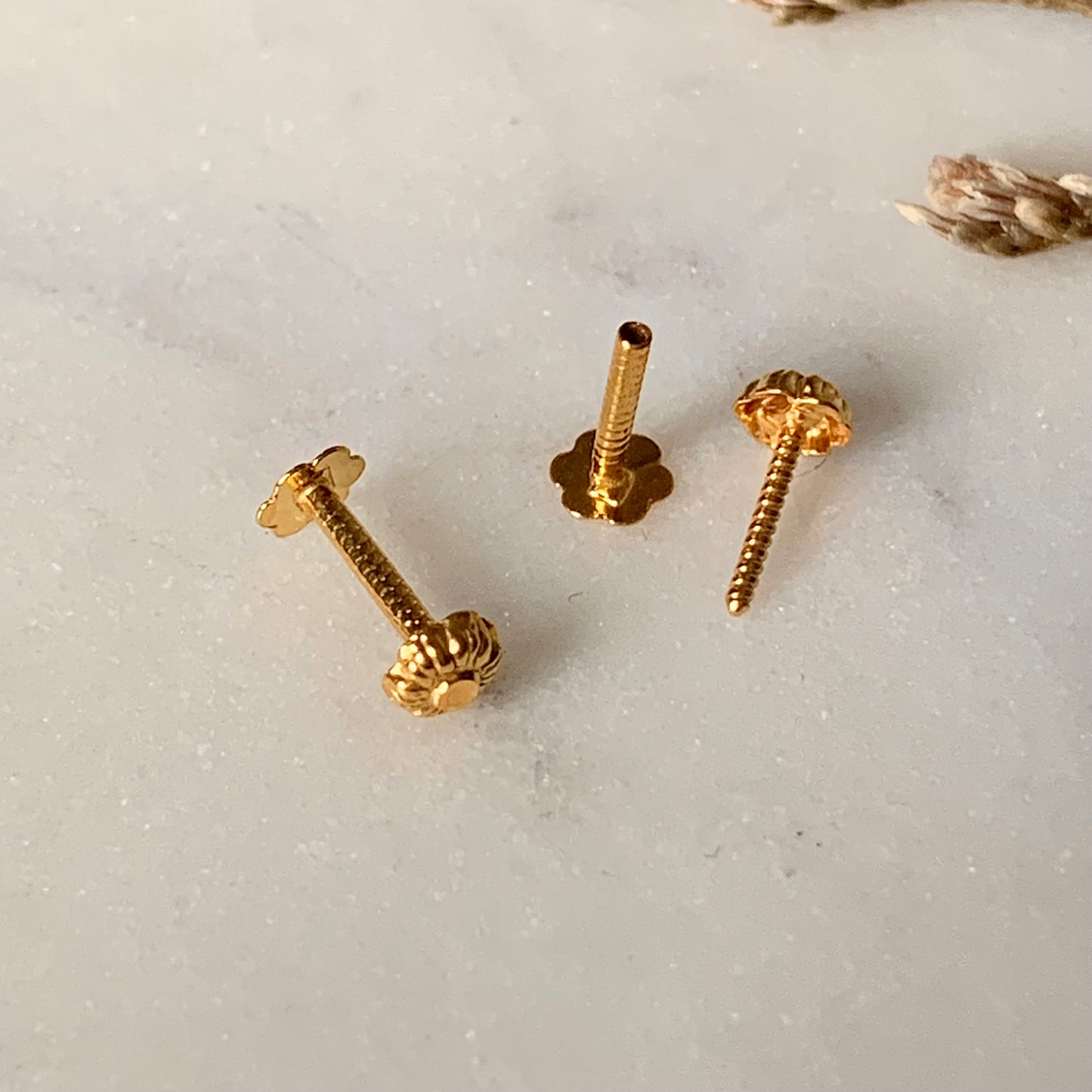 18ct Gold Small Daisy Pair | 3mm (tiny)