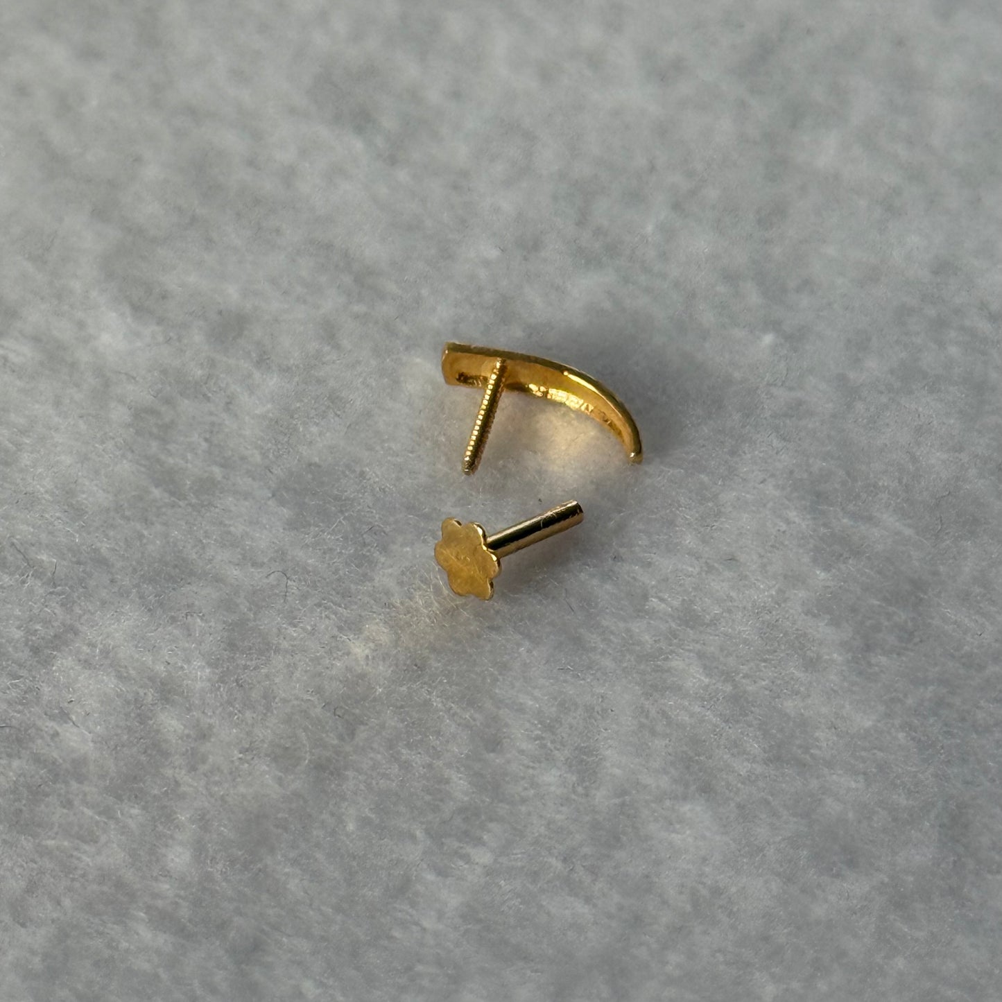 Crescent, 18ct gold plain stud