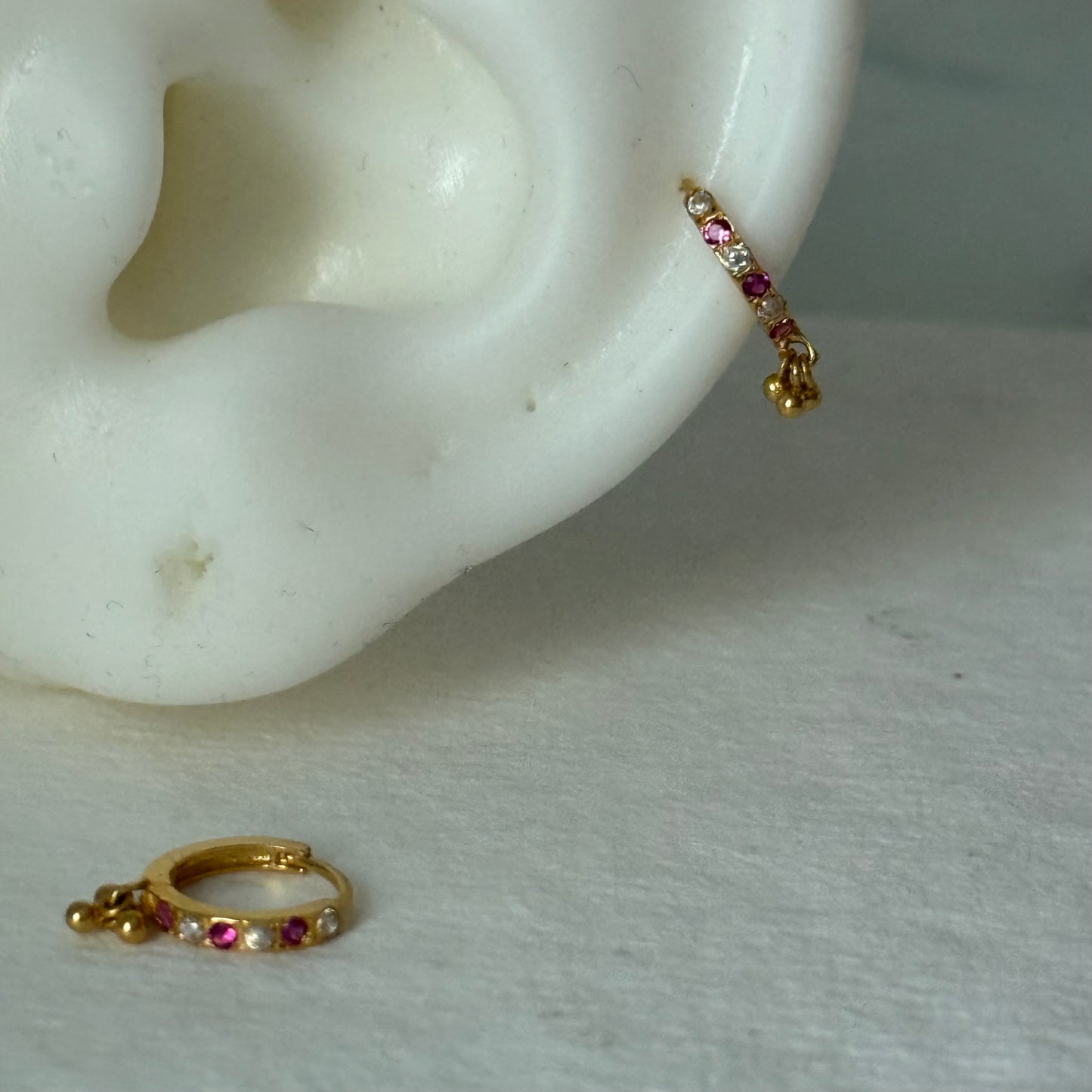 18ct gold pink/white dangly hoop | 7mm