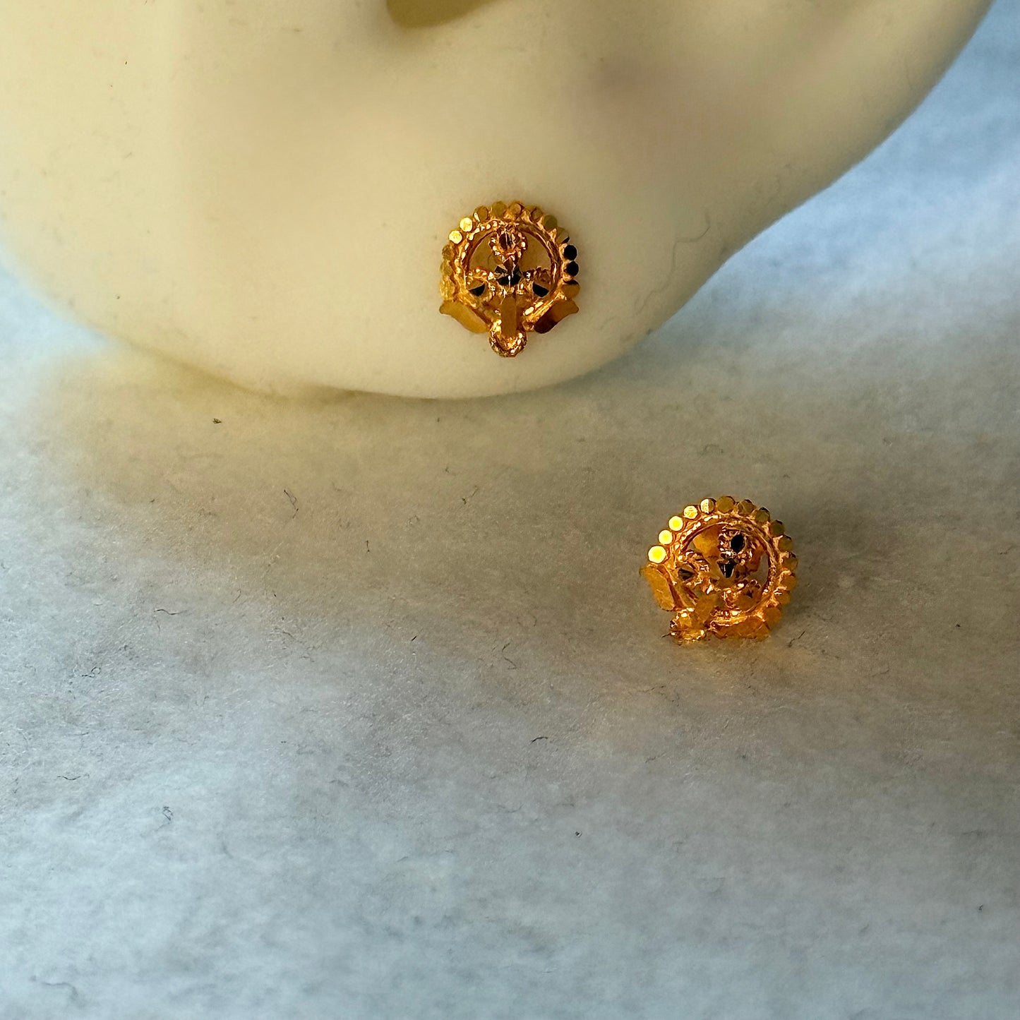 Blossom | 18ct gold studs