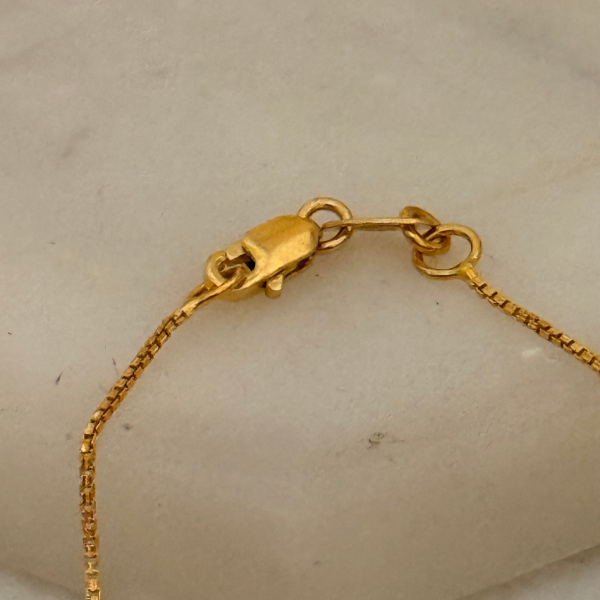 Nur | 22ct beaded bracelet (6.1 inches)
