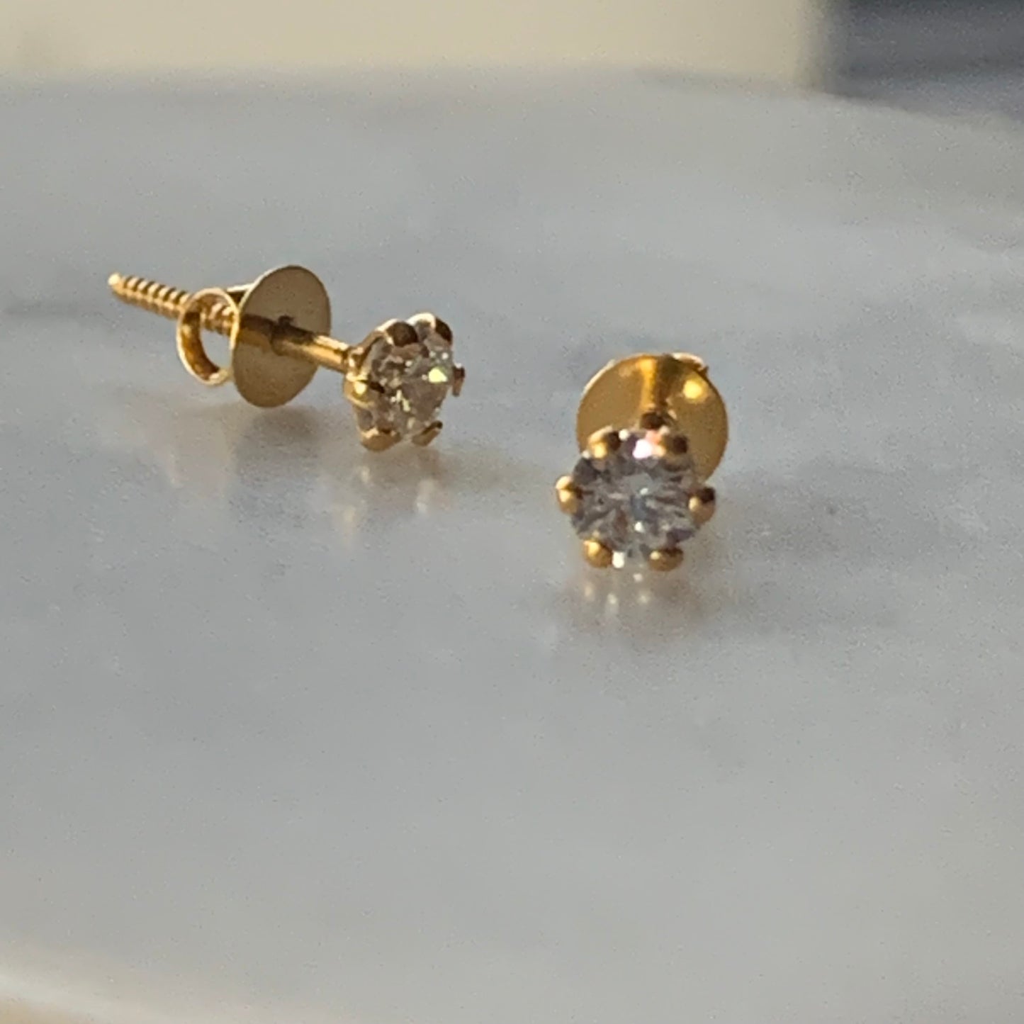 18ct gold small stud pair | 4mm