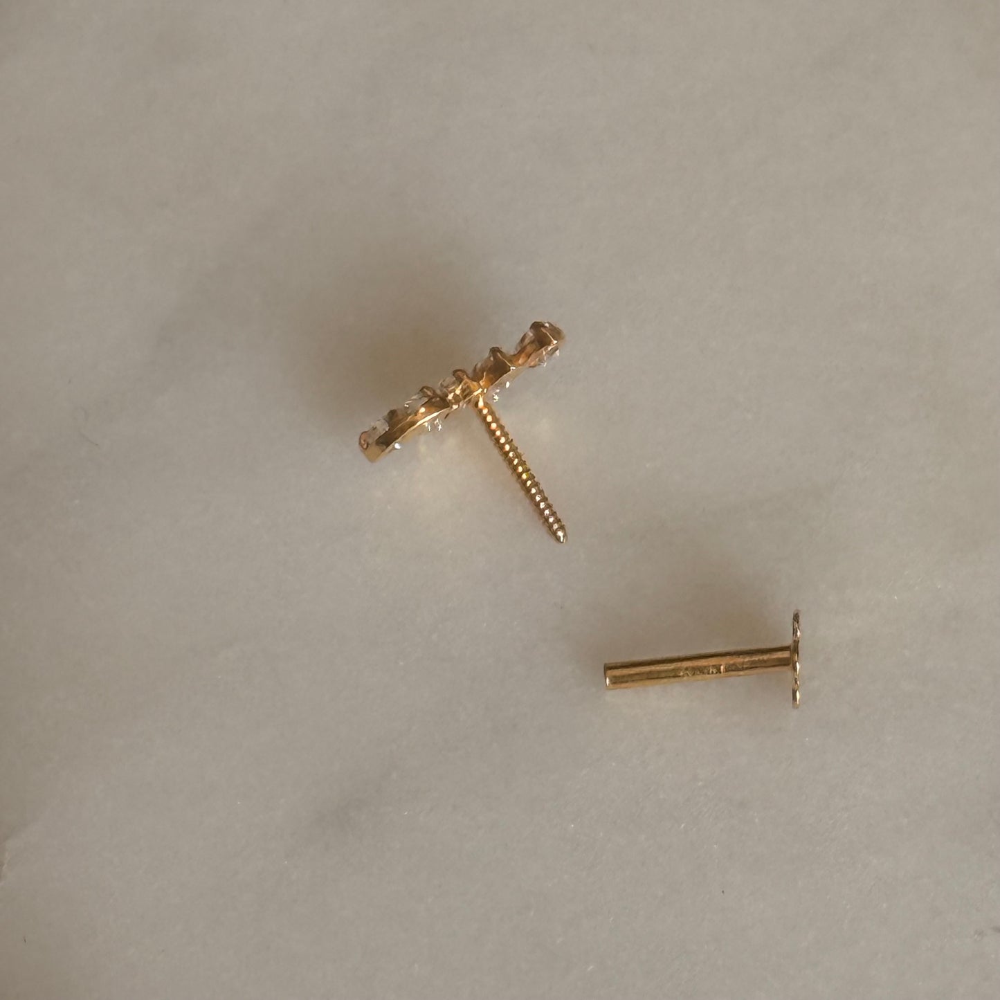 Climber stud - 18ct gold