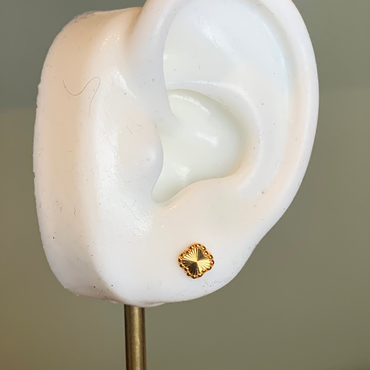 18ct Gold Clover Stud Pair | 5mm