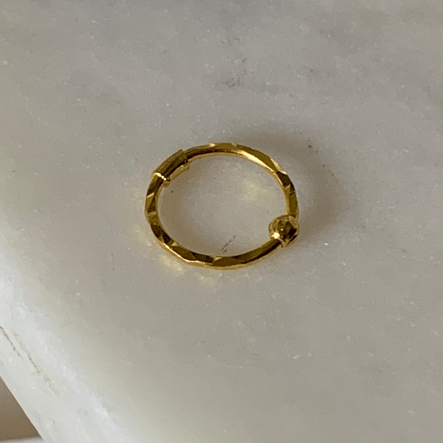18ct gold single hoop | 8mm