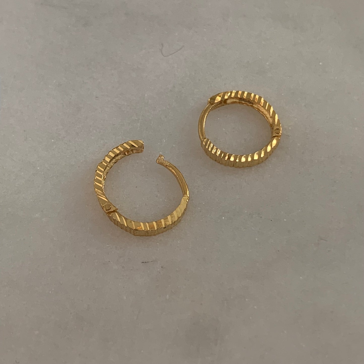 18ct Gold Huggies | 8mm (3)
